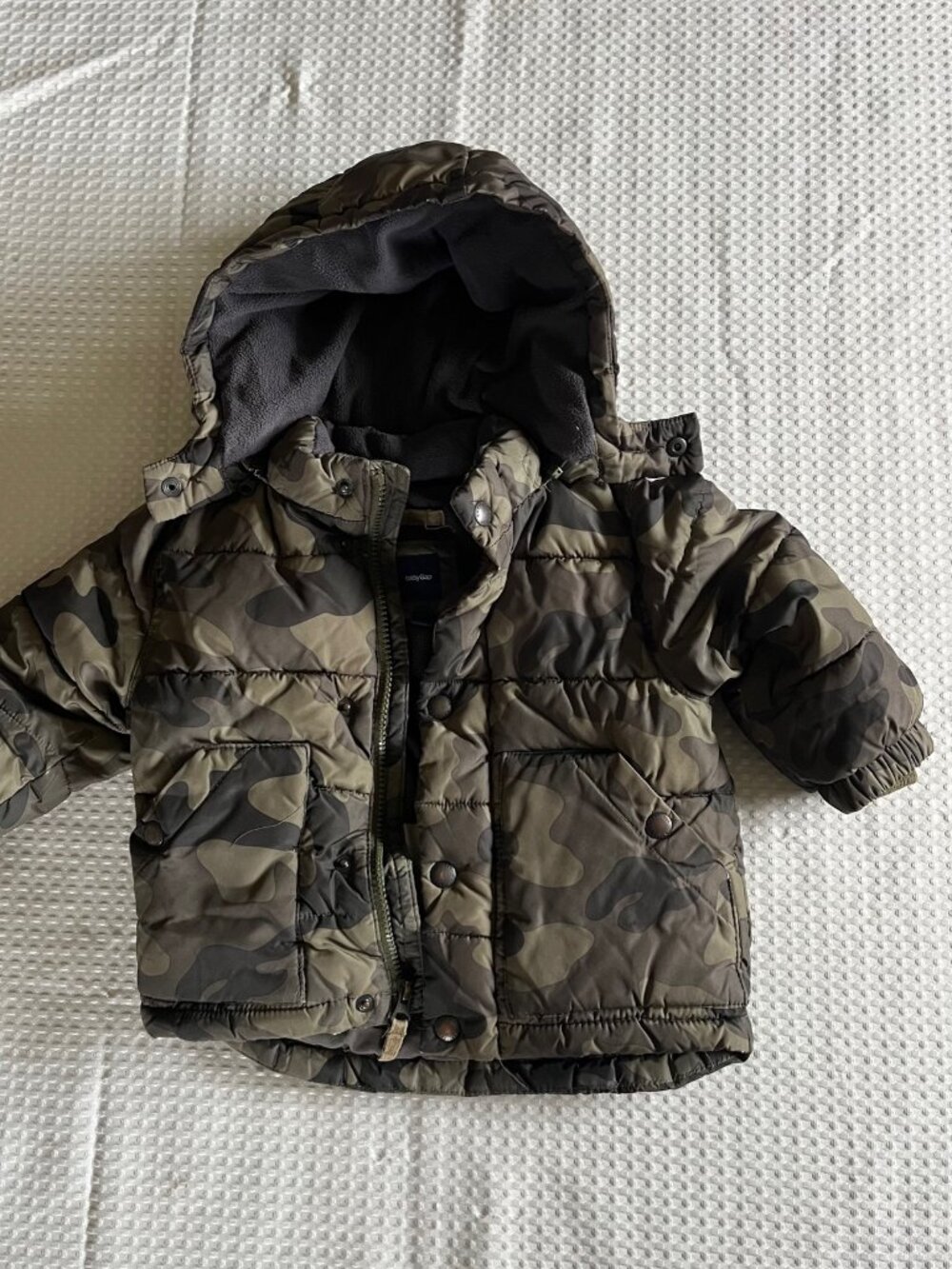 babyGap Camo Primaloft Hooded Winter Puffer Jacket 12-18 Months